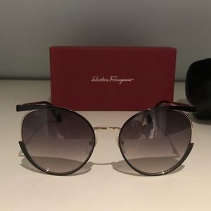 Salvatore Ferragamo SF165S Sunglasses - NEW in ORIGINAL BOX!